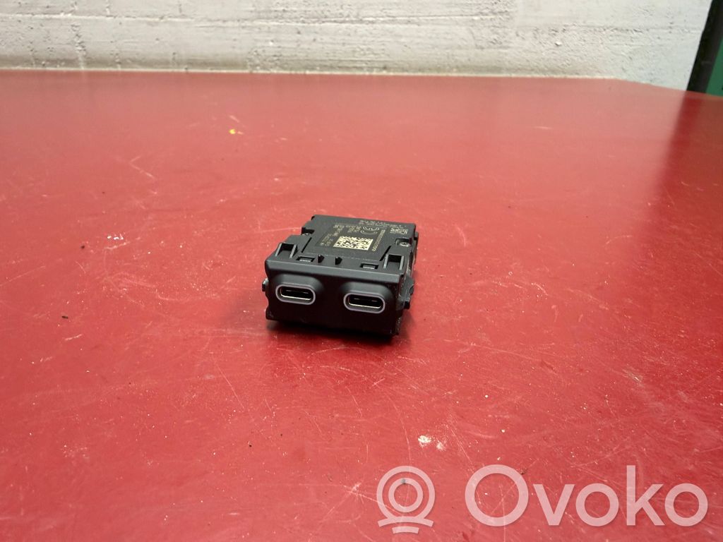 Enchufe conector USB   5A8D637,84105A8D637