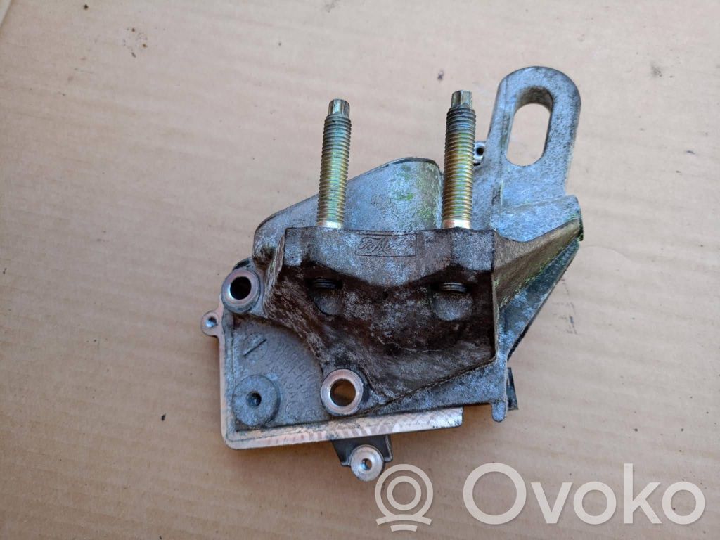 Volvo V50 Engine mounting bracket 