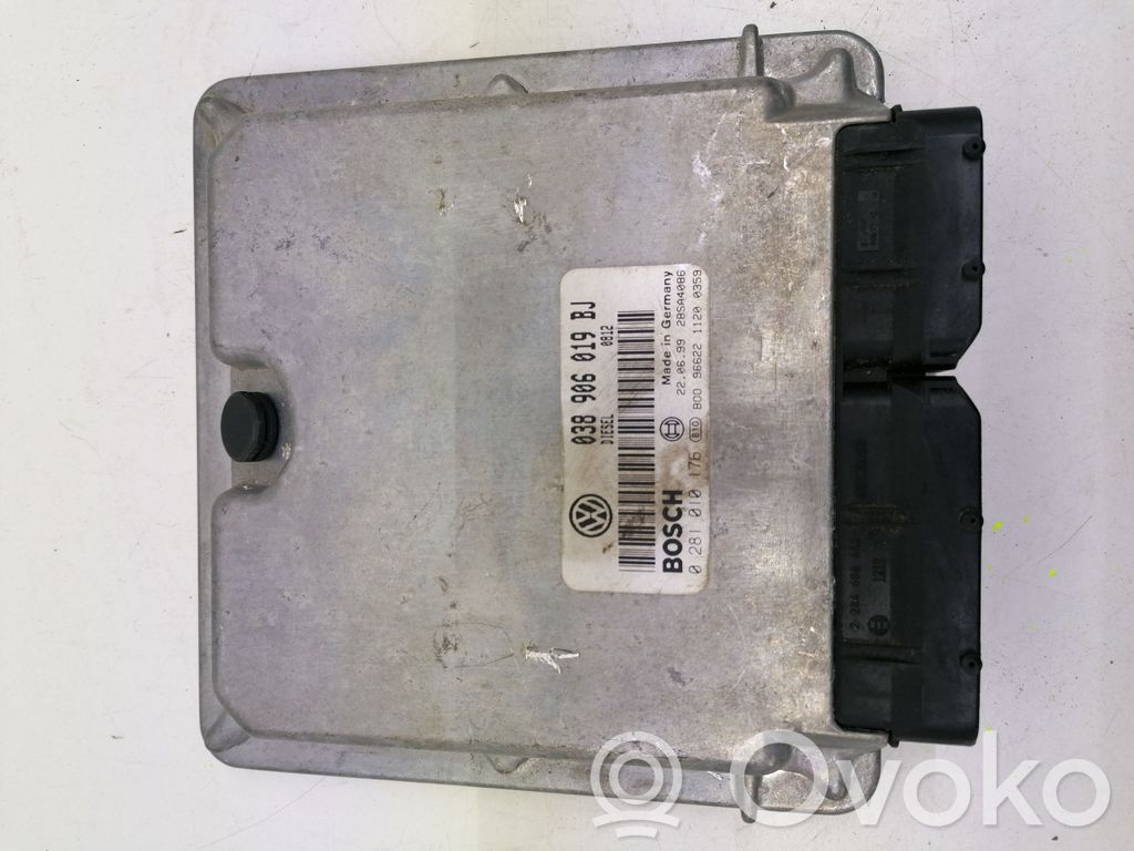 Volkswagen PASSAT B5 Engine control unit/module 