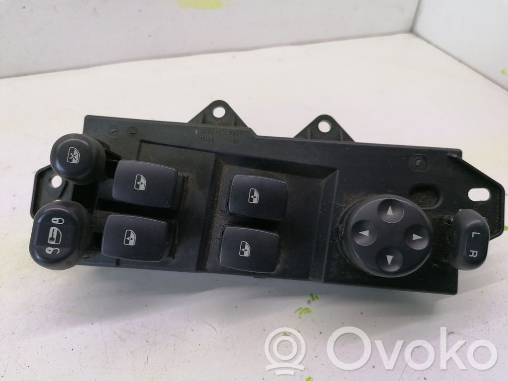 Chrysler Pacifica Electric window control switch 