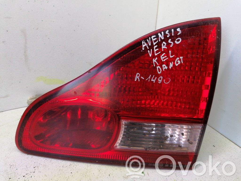 Toyota Avensis Verso Tailgate rear/tail lights 