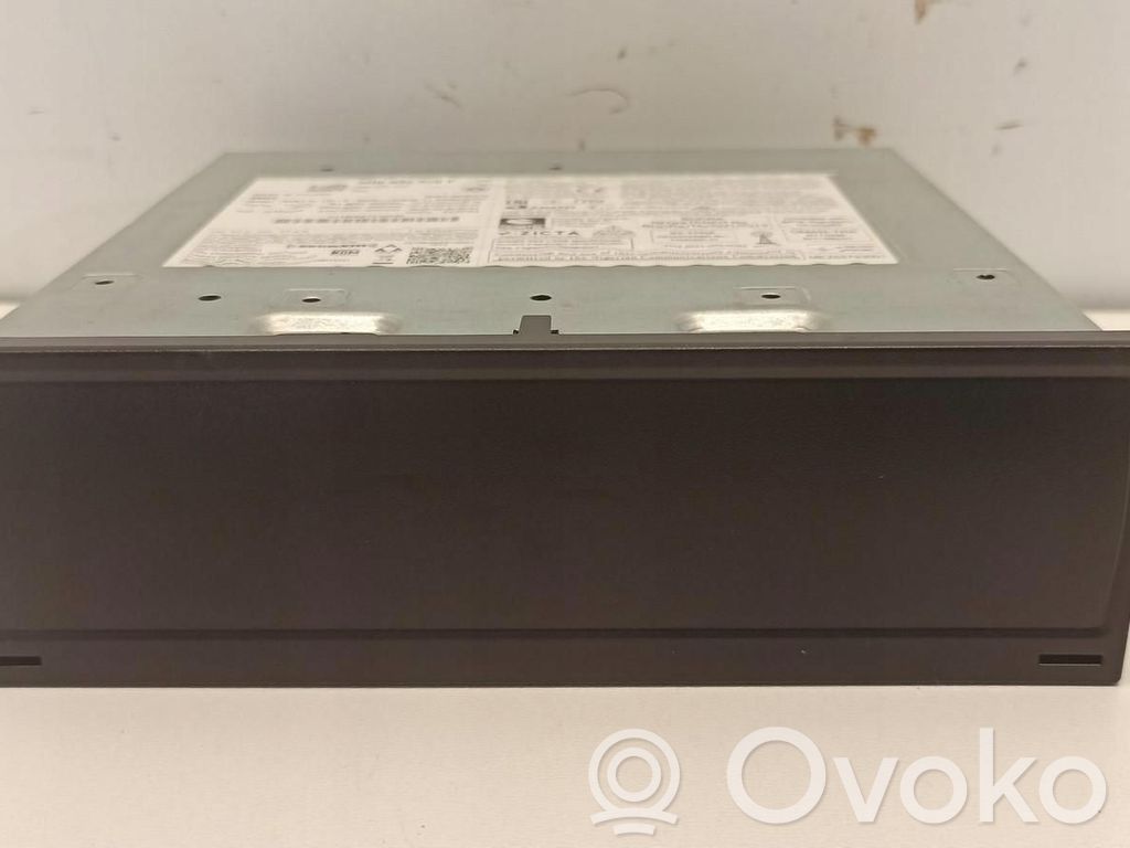 Volkswagen Golf VIII Stacja multimedialna GPS / CD / DVD 