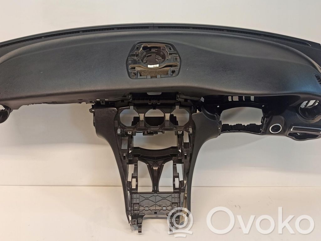 Mercedes-Benz C W205 Panelė 
