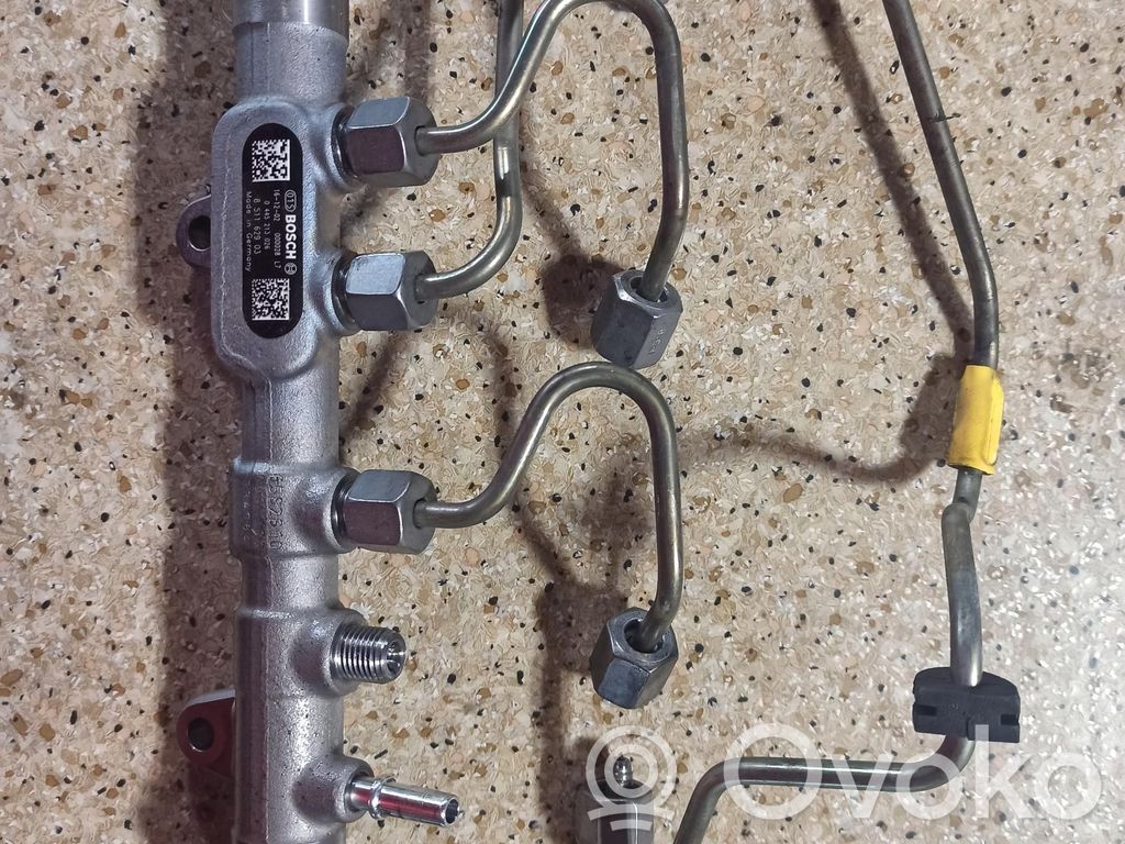 BMW 1 F20 F21 Listwa wtryskowa 