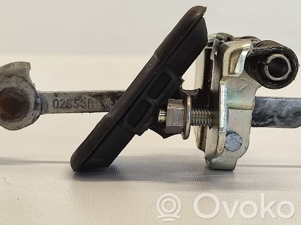 Dacia Duster II Etuoven pidätin 