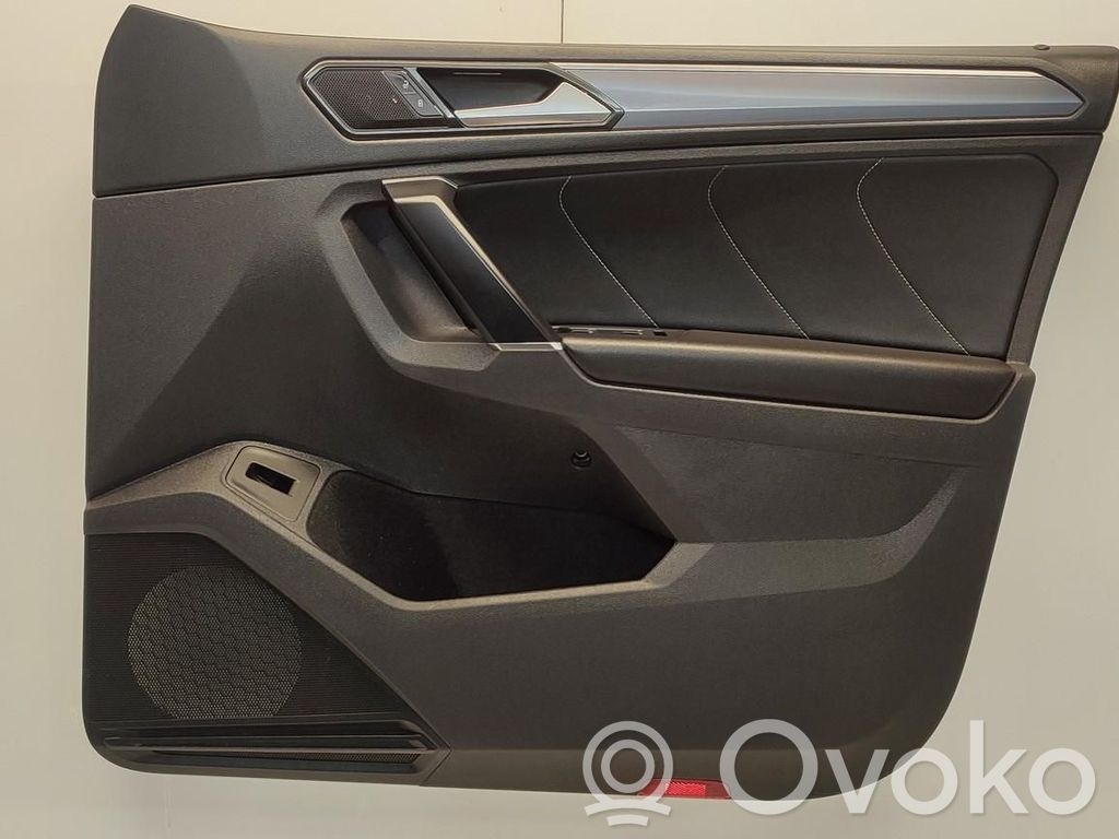 Volkswagen Tiguan Boczki / Poszycie drzwi przednich 