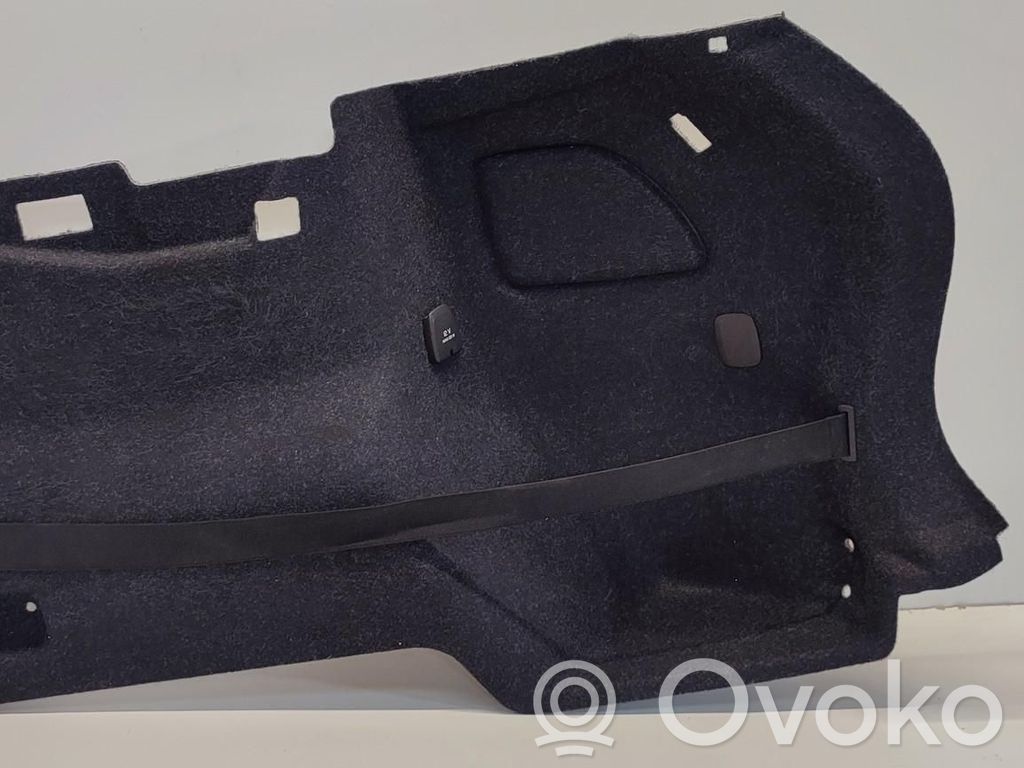 Volvo XC40 Boczek / Tapicerka / bagażnika 