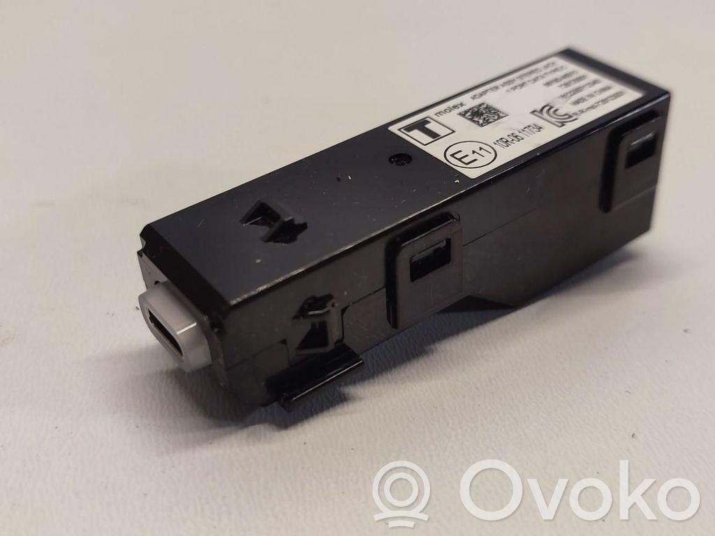 Mazda 2 Enchufe conector USB 