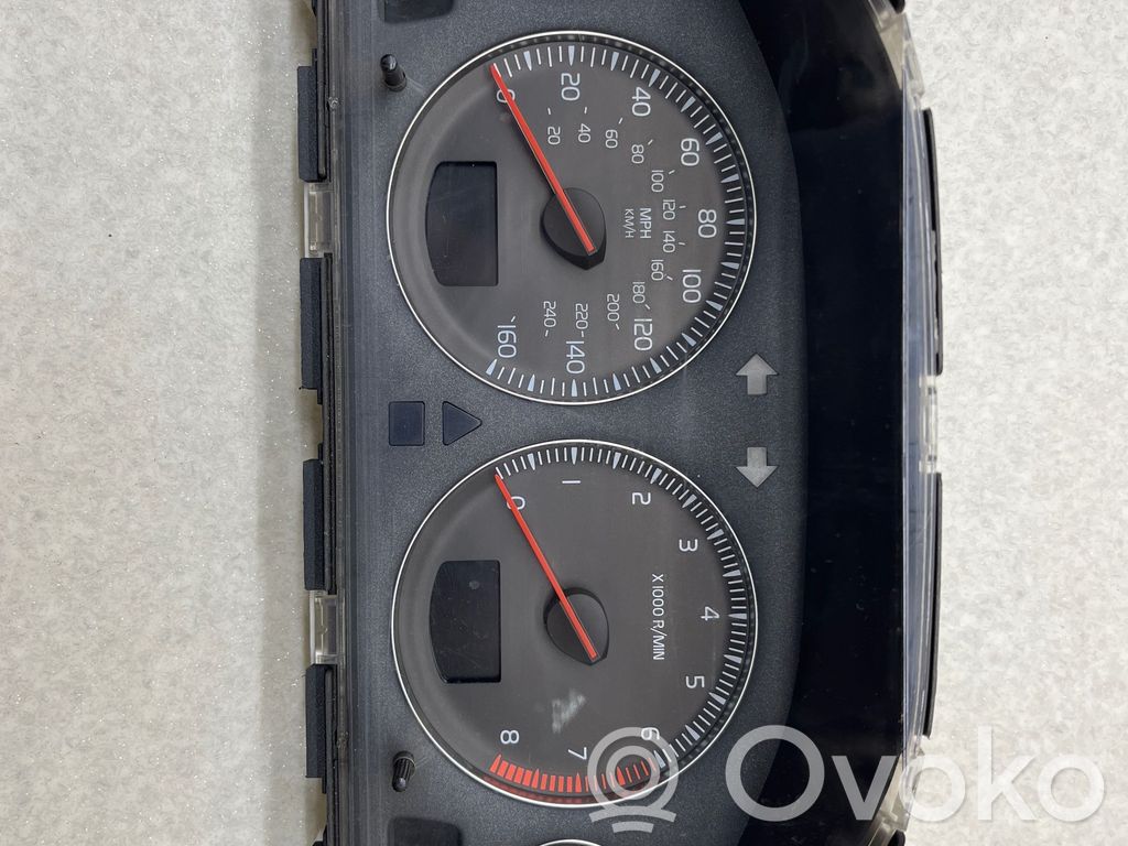 Volvo V70 Speedometer (instrument cluster) 