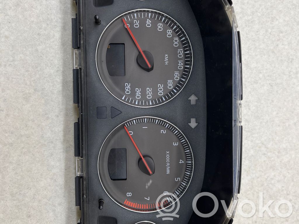Volvo XC70 Speedometer (instrument cluster) 