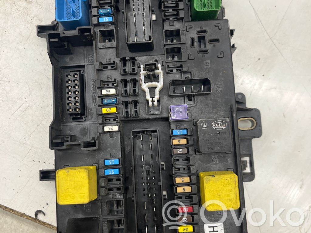 Opel Zafira B Modul siguranțe 