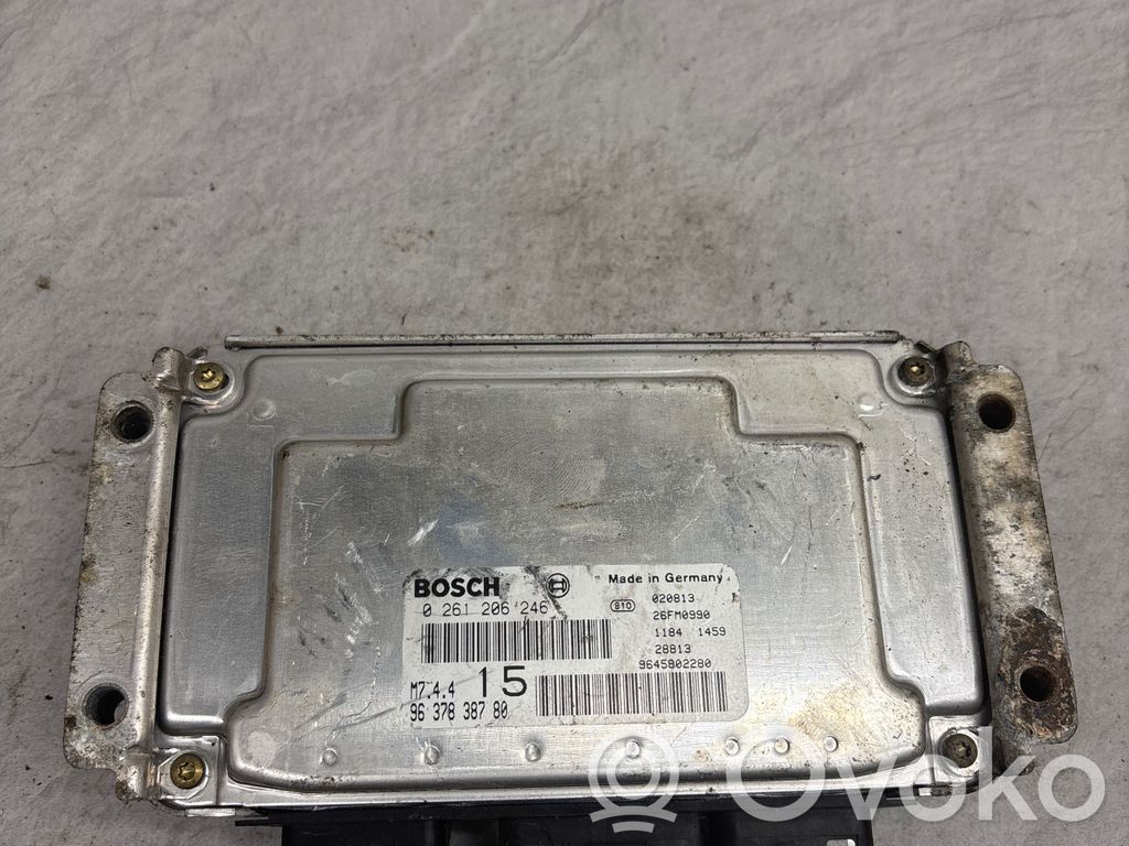 Volkswagen PASSAT B5.5 Engine control unit/module 
