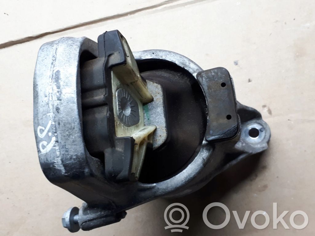 Audi A4 S4 B9 8W Engine mount bracket 