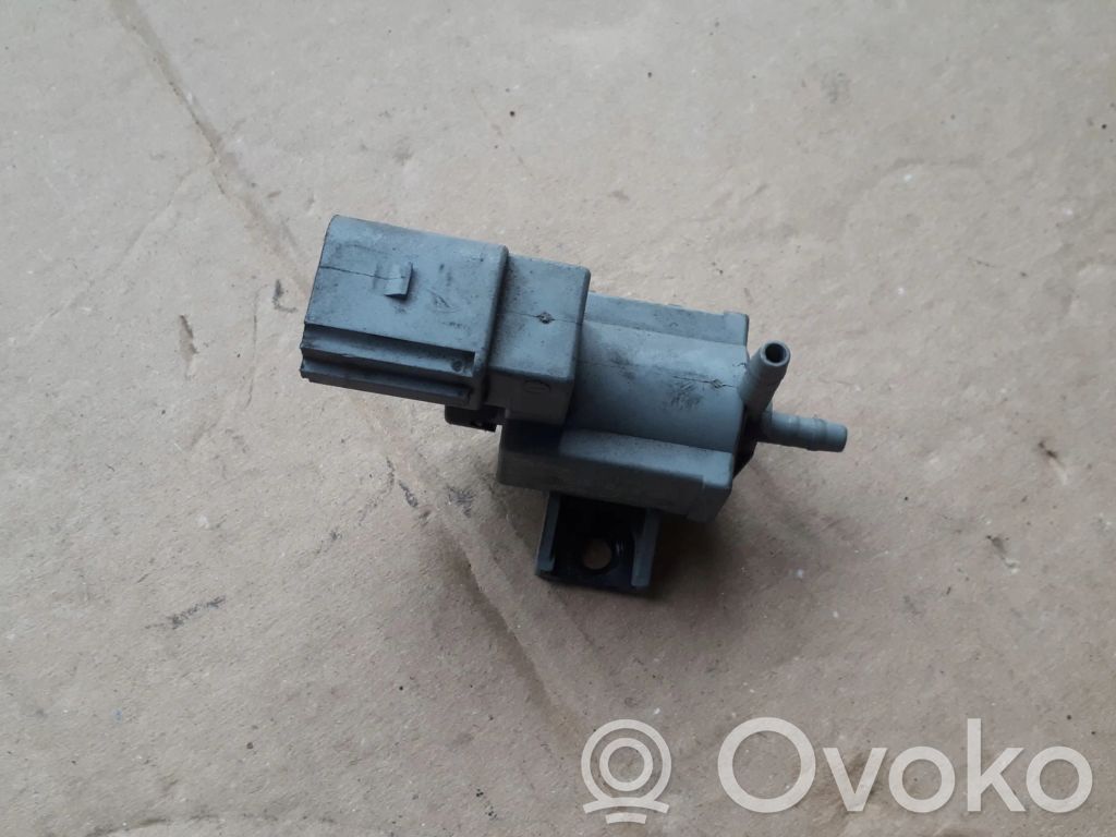 Audi A4 S4 B8 8K Vacuum valve 
