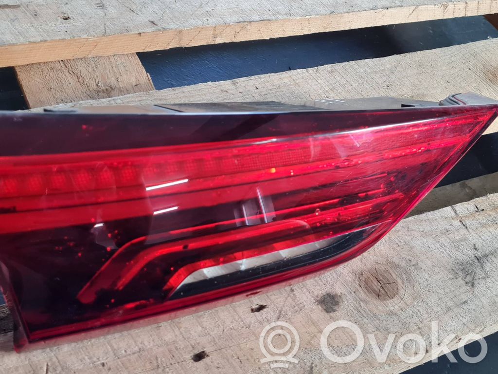 Lampy tylnej klapy bagażnika   83A945093B,646755,15012020