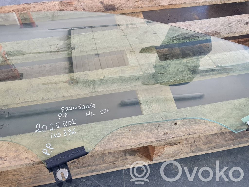 Jeep Grand Cherokee WL Front door window glass four-door 