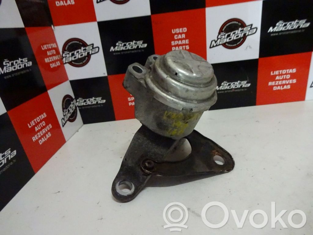 Volvo V70 Engine mount bracket 