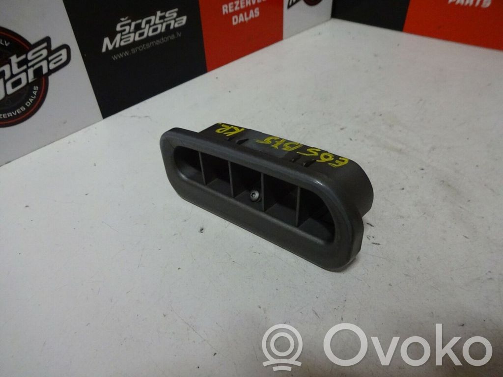 BMW 7 E65 E66 Oro grotelės gale 