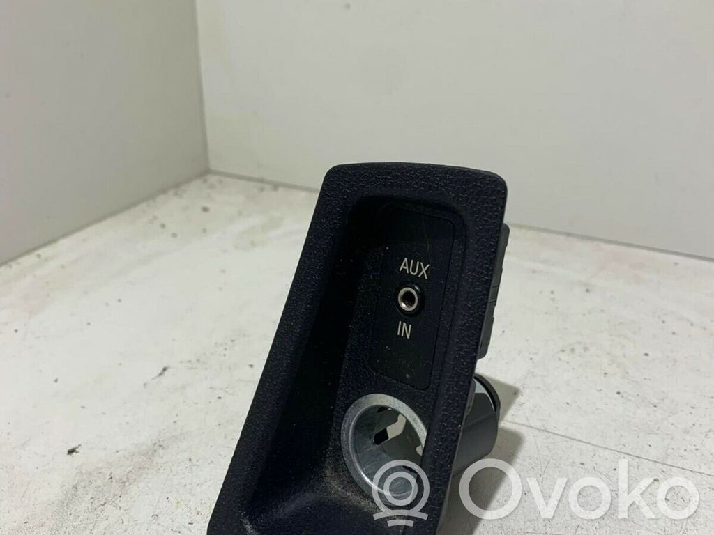 BMW 1 E81 E87 Enchufe conector entrada auxiliar 