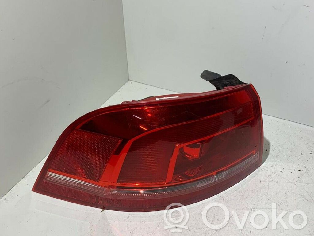 Volkswagen PASSAT B7 Lampa tylna 