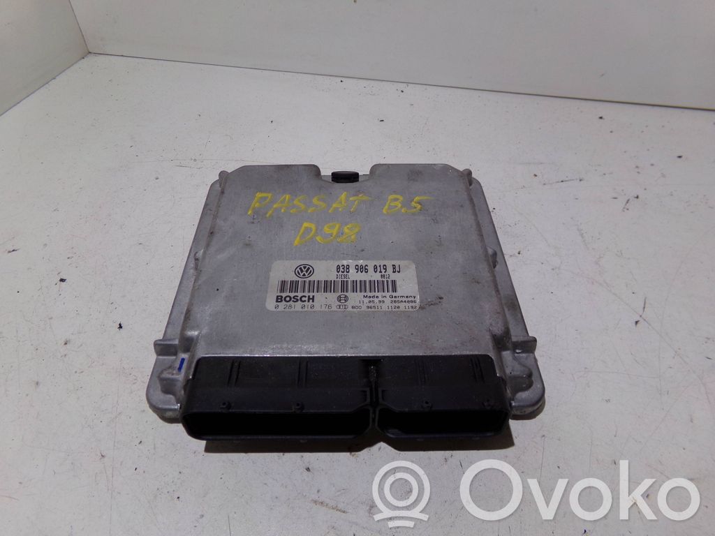 Volkswagen PASSAT B5 Engine control unit/module 