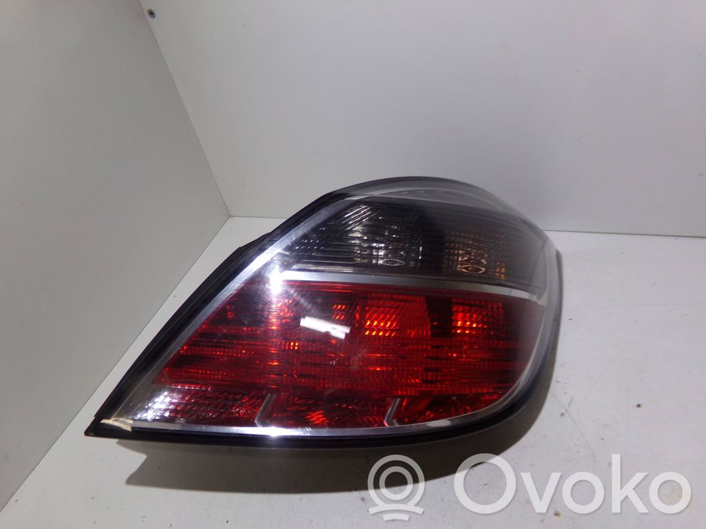 Opel Astra H Lampa tylna 