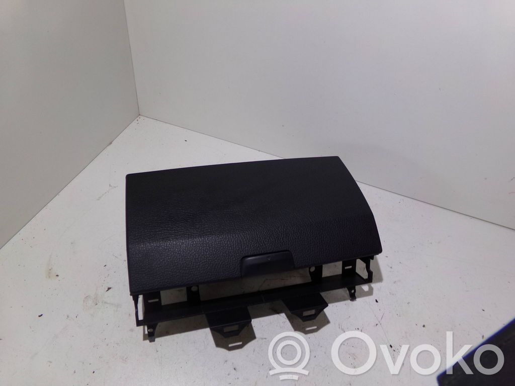 Mazda 6 Glove box 