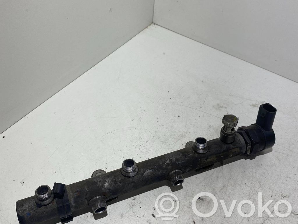 Audi A6 S6 C6 4F Listwa wtryskowa 