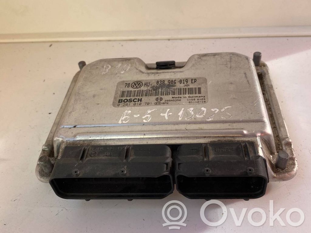 Volkswagen PASSAT B5.5 Engine control unit/module 