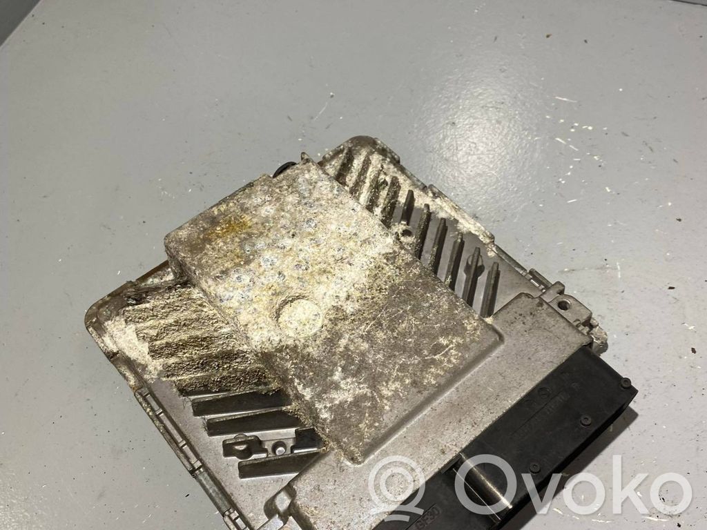 Volkswagen PASSAT B6 Engine control unit/module 