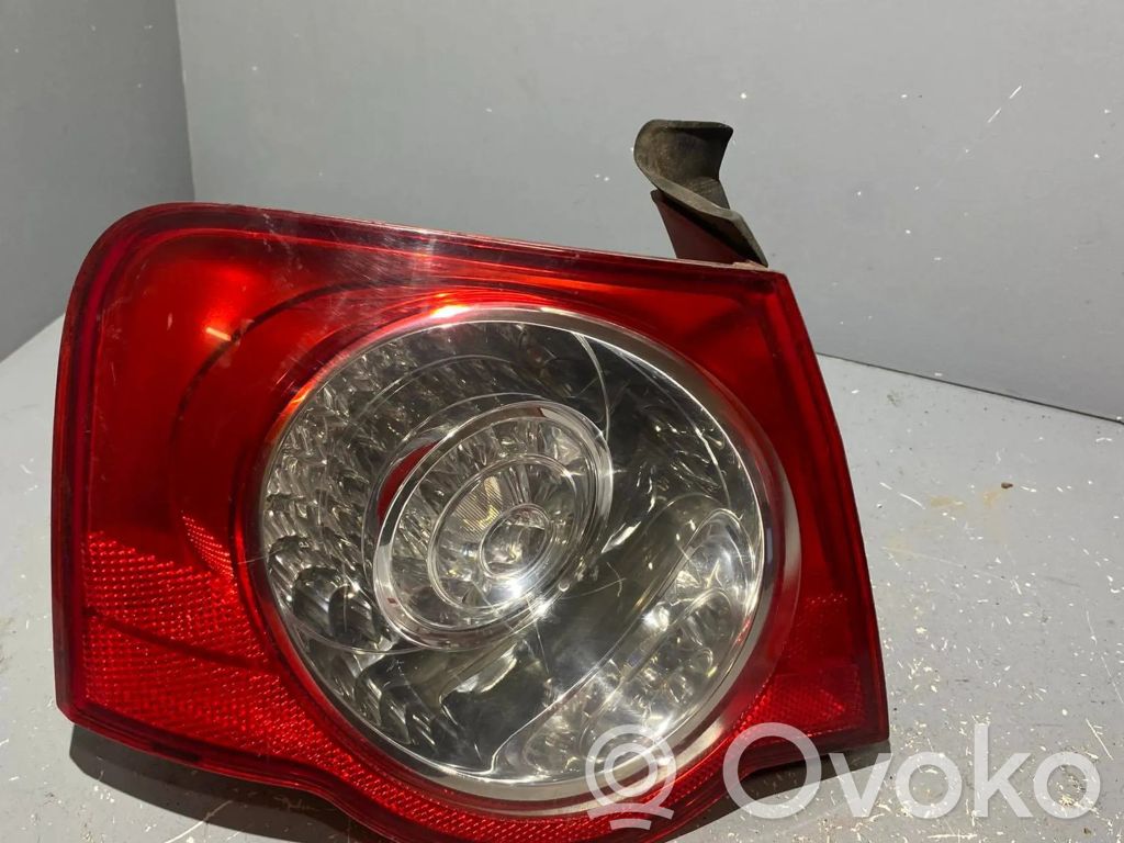 Volkswagen PASSAT B6 Lampa tylna 