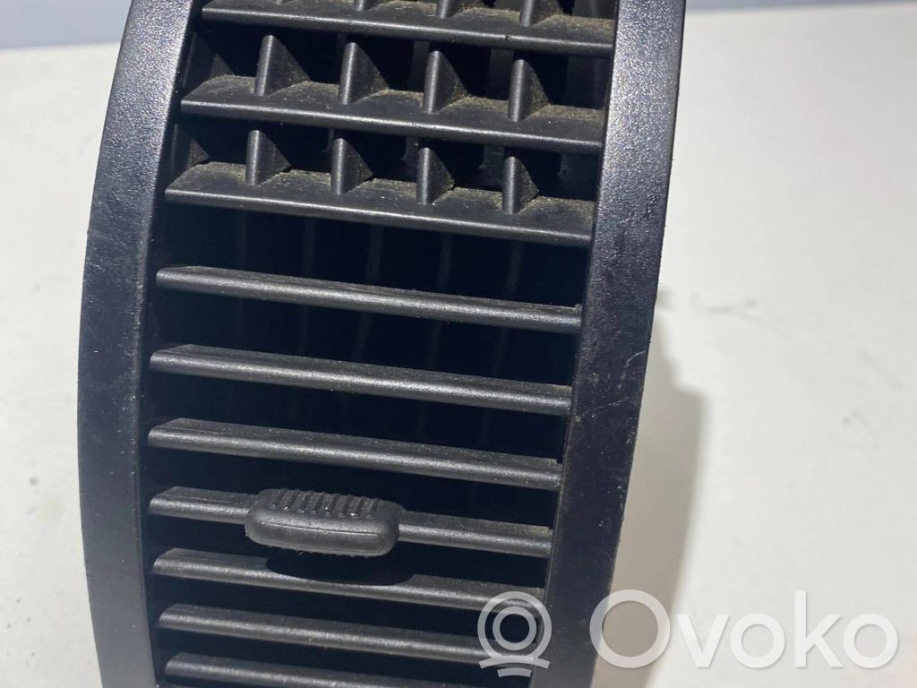 Volkswagen Polo Boczna kratka nawiewu deski rozdzielczej 