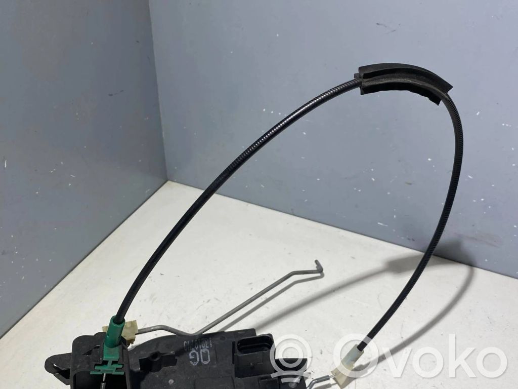 Opel Astra H Priekšpusē slēdzene 