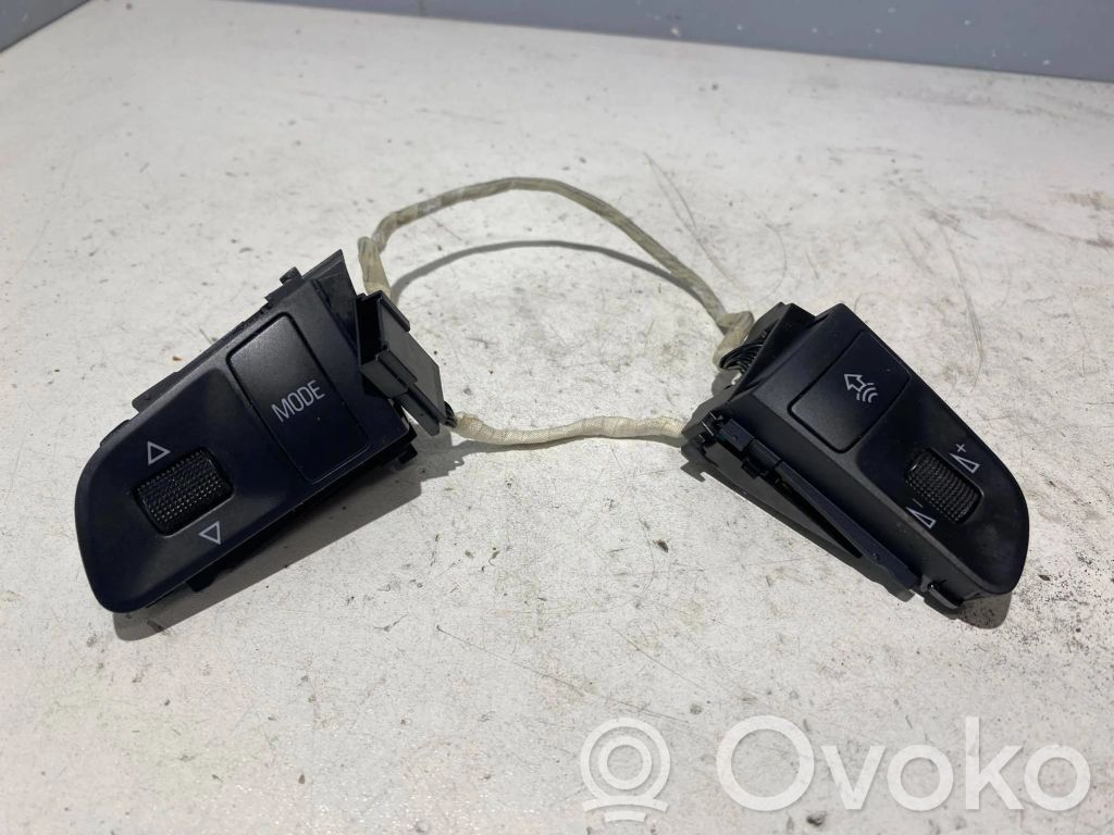 Audi A6 S6 C6 4F Przełącznik / Przycisk kierownicy 