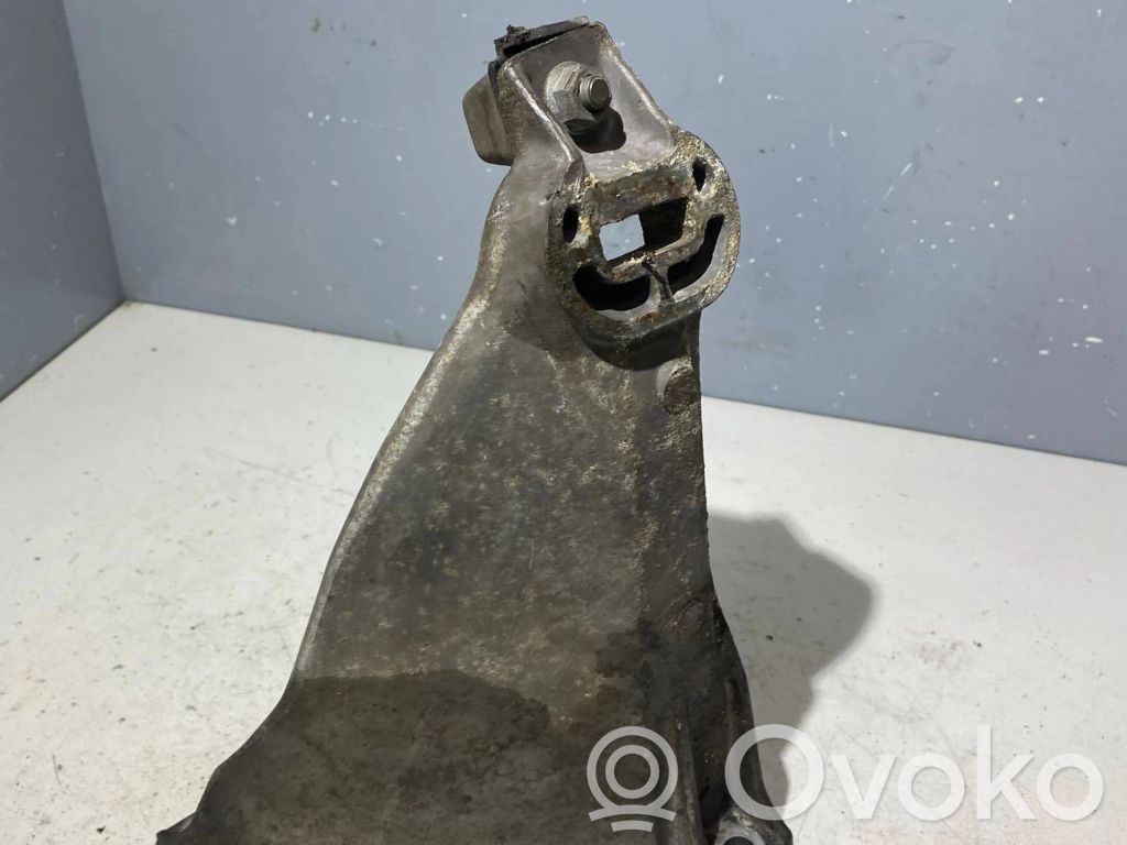 Audi 100 S4 C4 Engine mounting bracket 