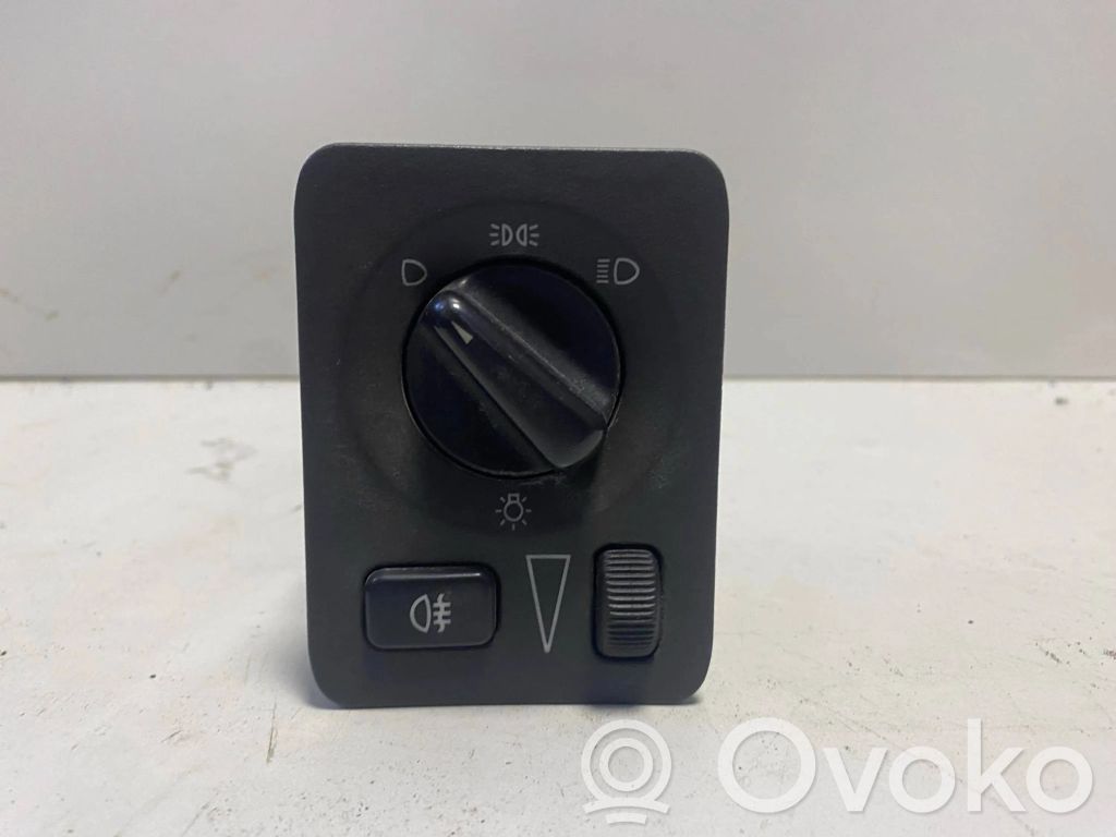 Light switch   4616124,565815431,758173