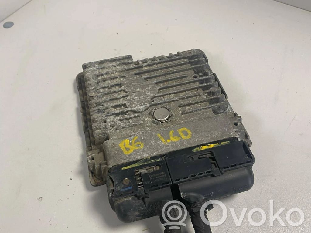 Volkswagen PASSAT B6 Engine control unit/module 