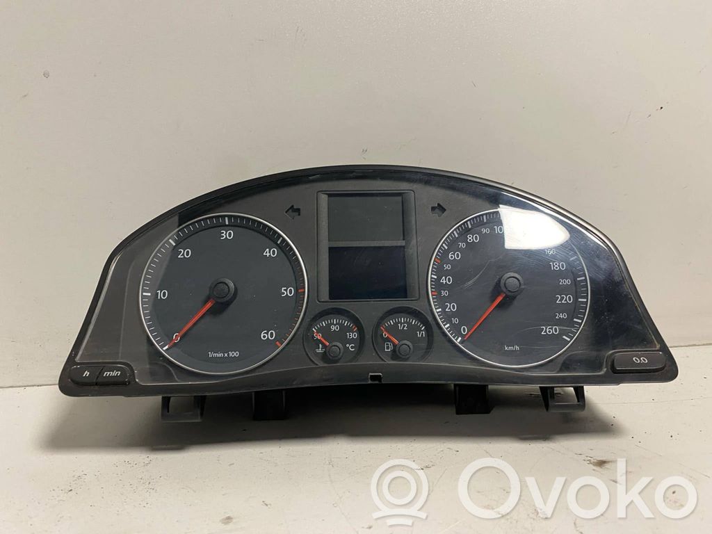 Volkswagen Golf Cross Speedometer (instrument cluster) 