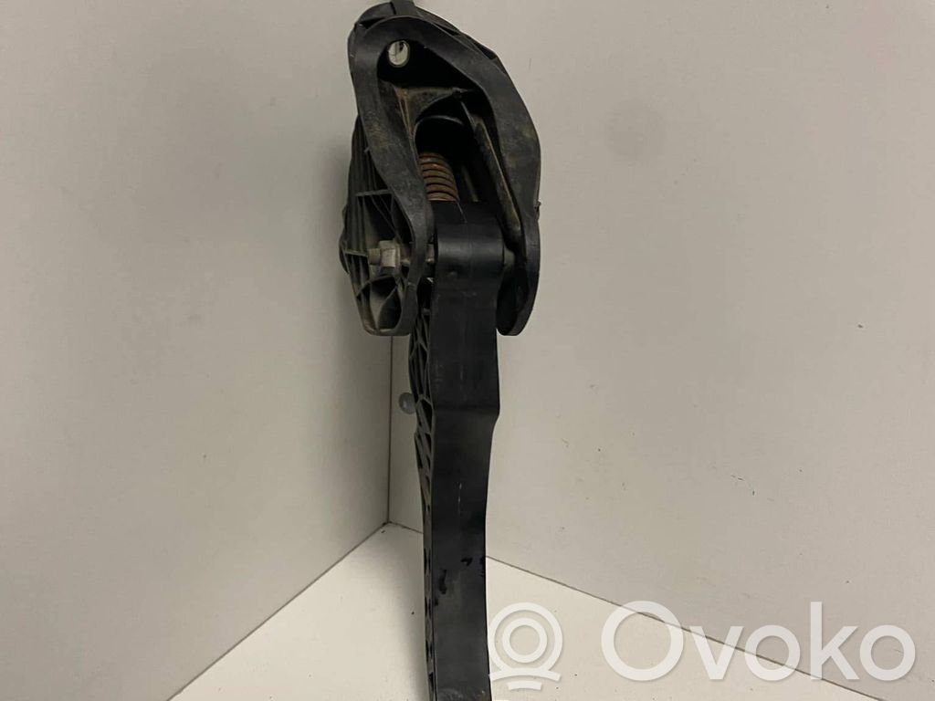 Volkswagen PASSAT B6 Pedał sprzęgła 