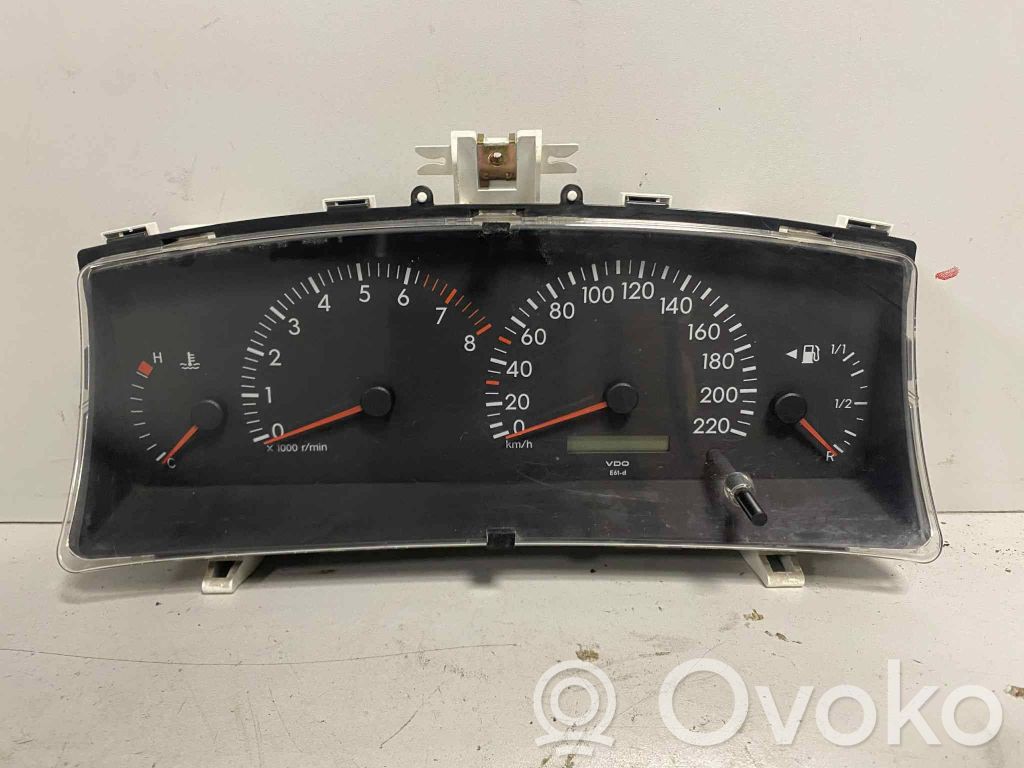Toyota Corolla E120 E130 Nopeusmittari (mittaristo) 