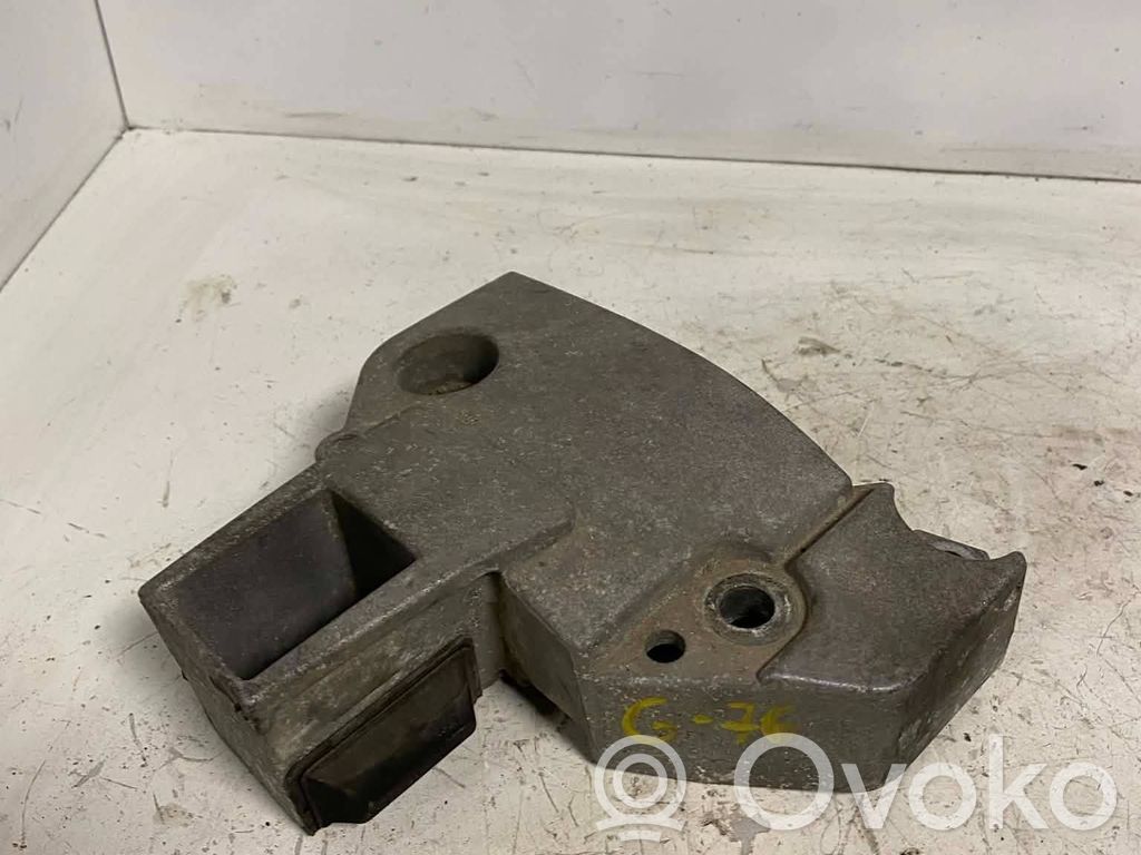 Renault Kangoo I Engine mount bracket 