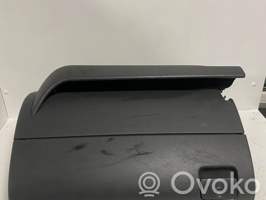 Audi A3 S3 8L Daiktadėžė 