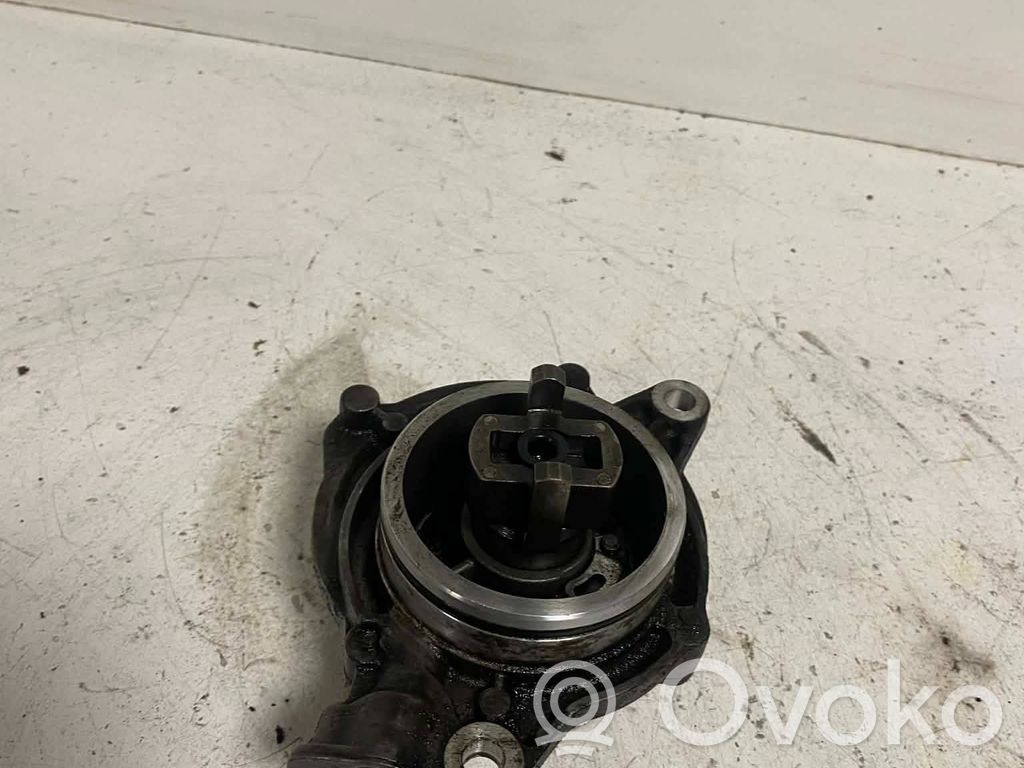 BMW 5 E60 E61 Vacuum pump 