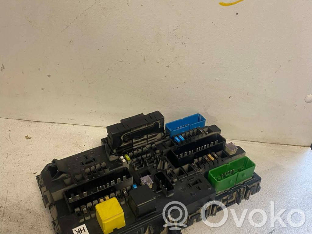 Opel Astra H Fuse module 