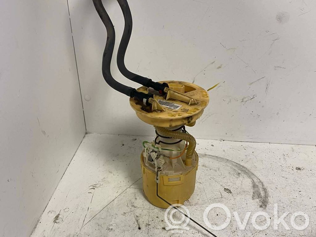 Volvo V50 Polttoainesäiliön pumppu 