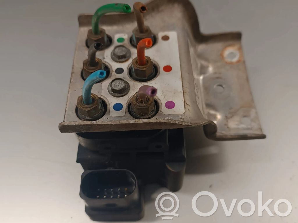 Audi A8 S8 D3 4E Verteiler / Ventilblock Luftfederung 