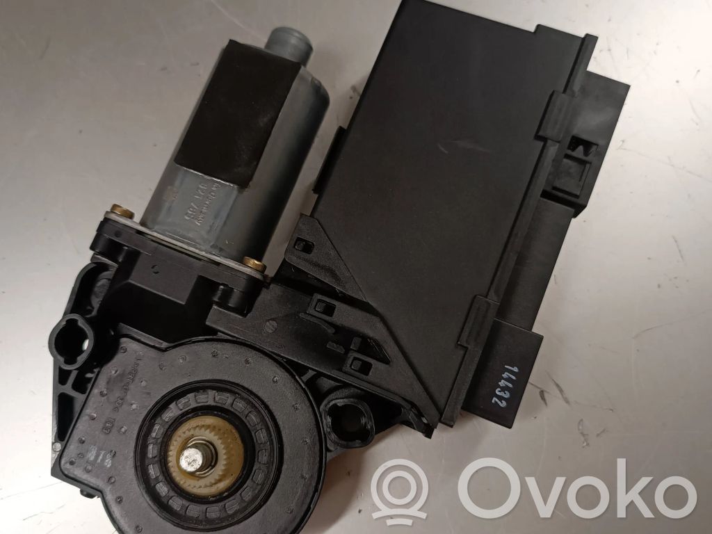 Audi A8 S8 D3 4E Rear door window regulator motor 
