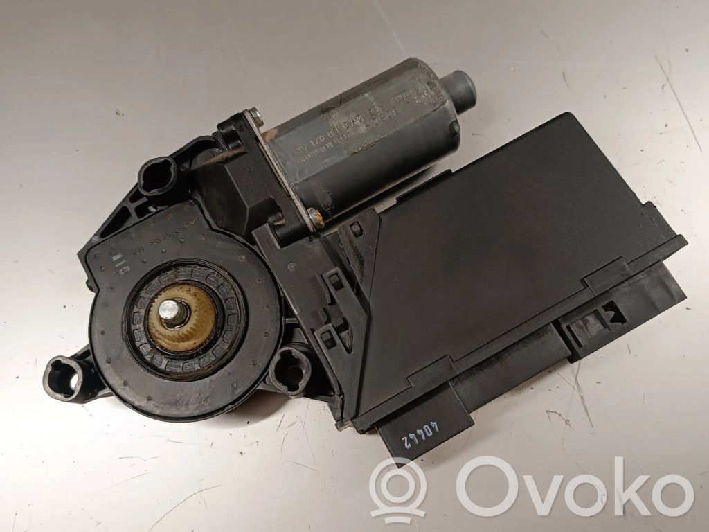 Audi A8 S8 D3 4E Rear door window regulator motor 