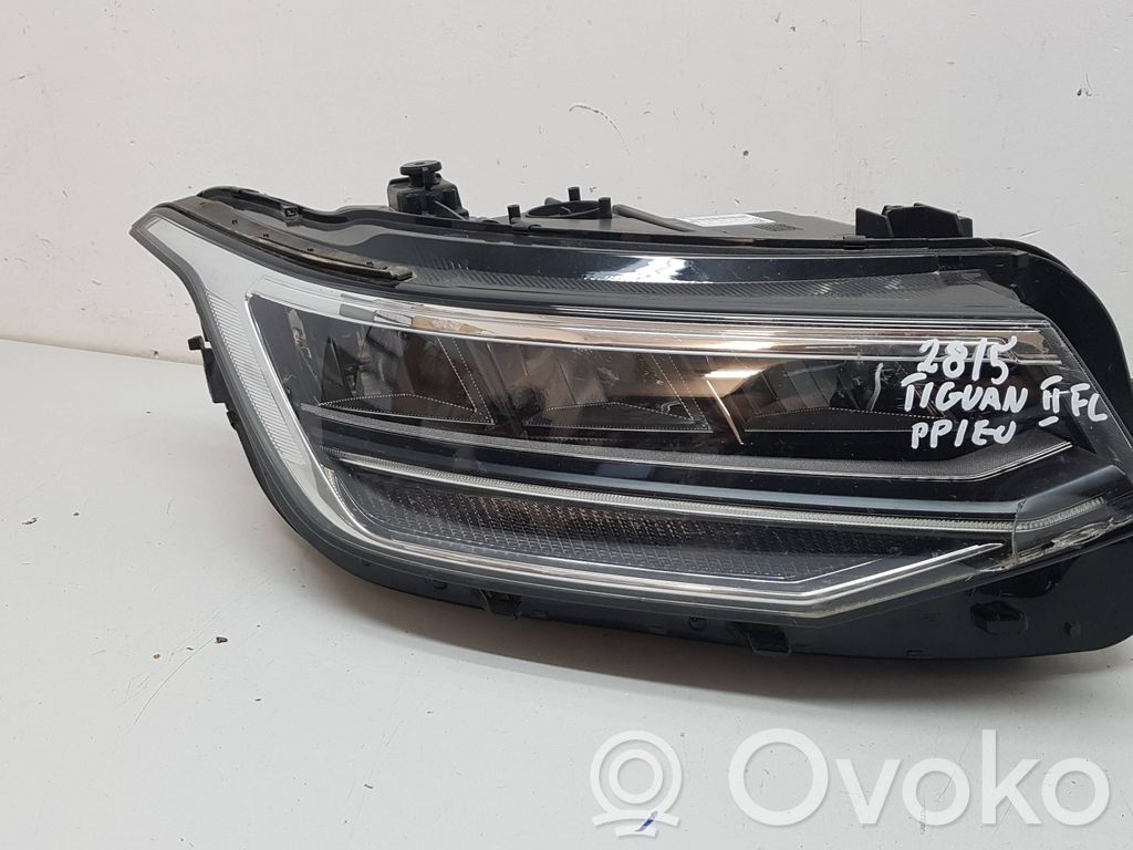 Volkswagen Tiguan Lampa przednia 