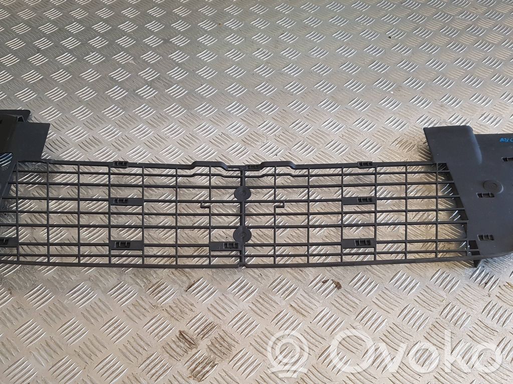 Renault Master III Etupuskurin ylempi jäähdytinsäleikkö 